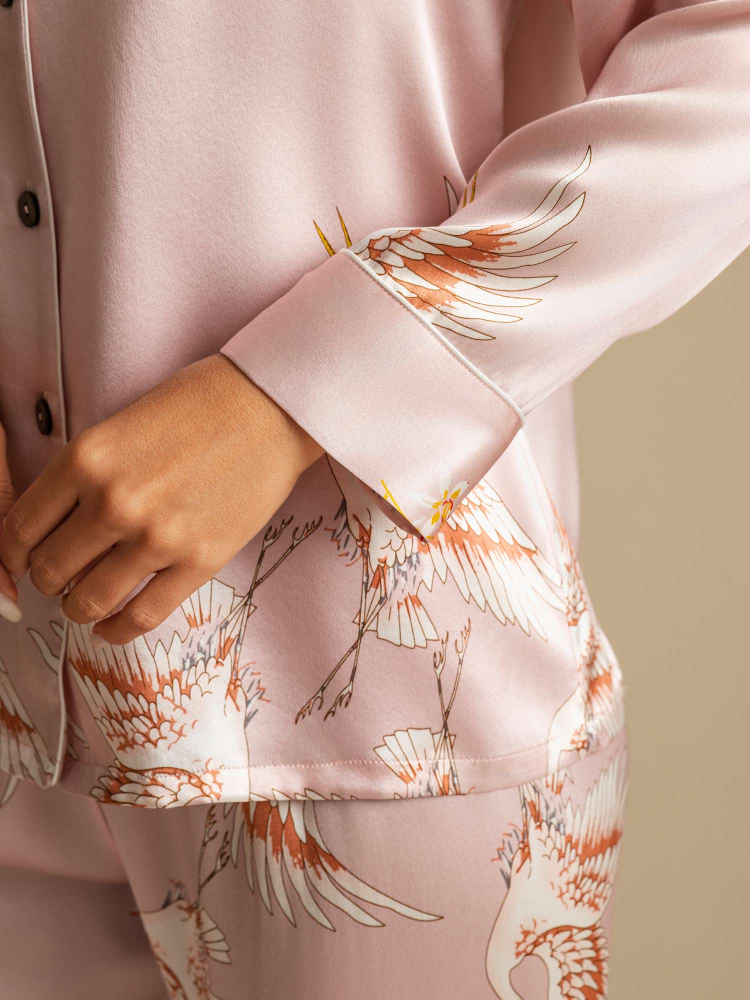 100% mulberry silk Women's Long Crane Print silk Pajamas Set with outlines silhouette 5 100% mulberry silk Women's Long Crane Print silk Pajamas Set with outlines silhouette - Image 5