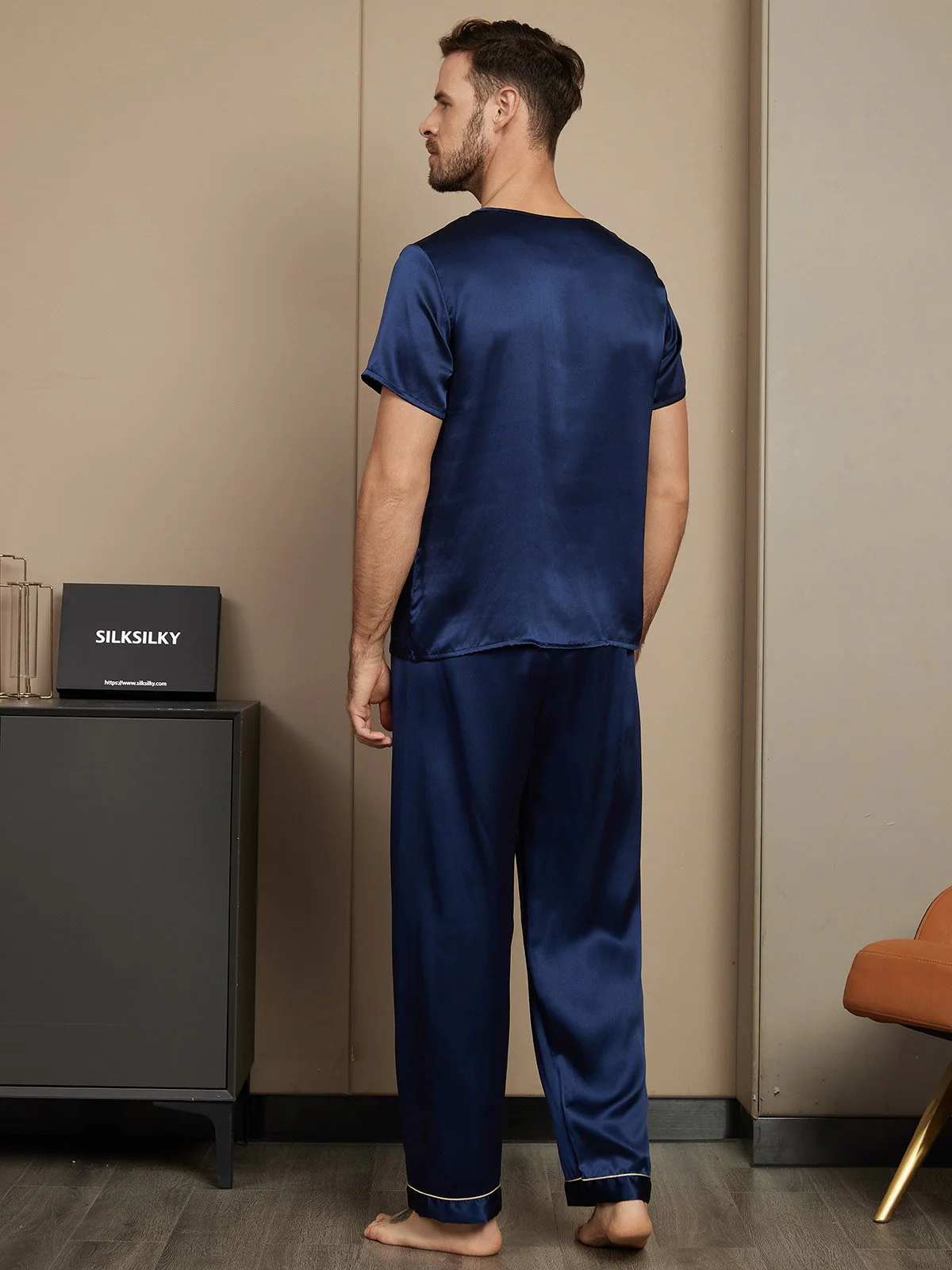 100% mulberry Silk Short Sleeve Round Neck Men's Pajamas Set with Pants 3 100% mulberry Silk Short Sleeve Round Neck Men's Pajamas Set with Pants - Image 3