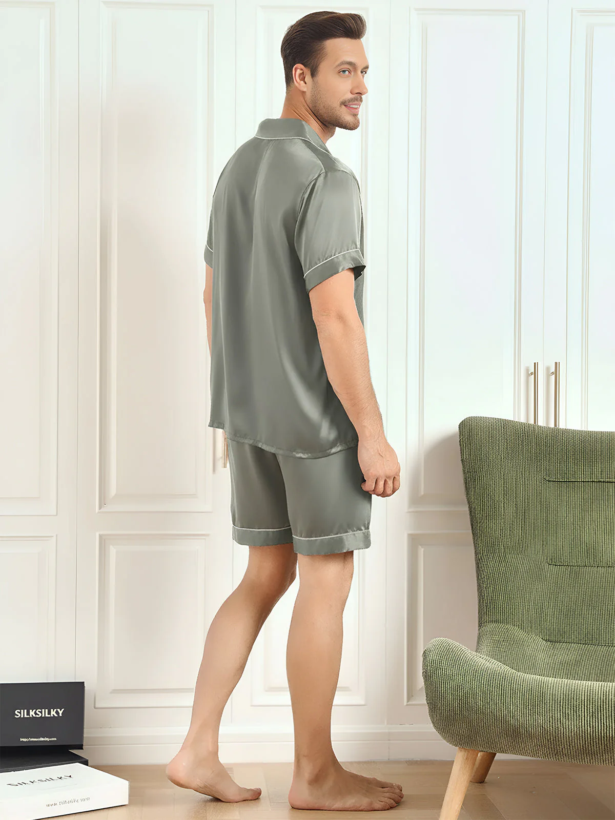100% mulberry Silk Short Sleeve Notch Collar Men's Pajamas Set with Shorts 4 100% mulberry Silk Short Sleeve Notch Collar Men's Pajamas Set with Shorts - Image 4